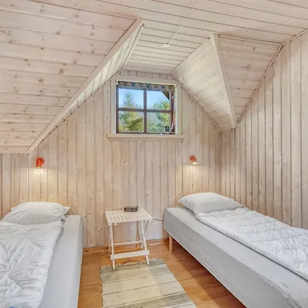 Niesina - 600m To The Fjord By Interhome *